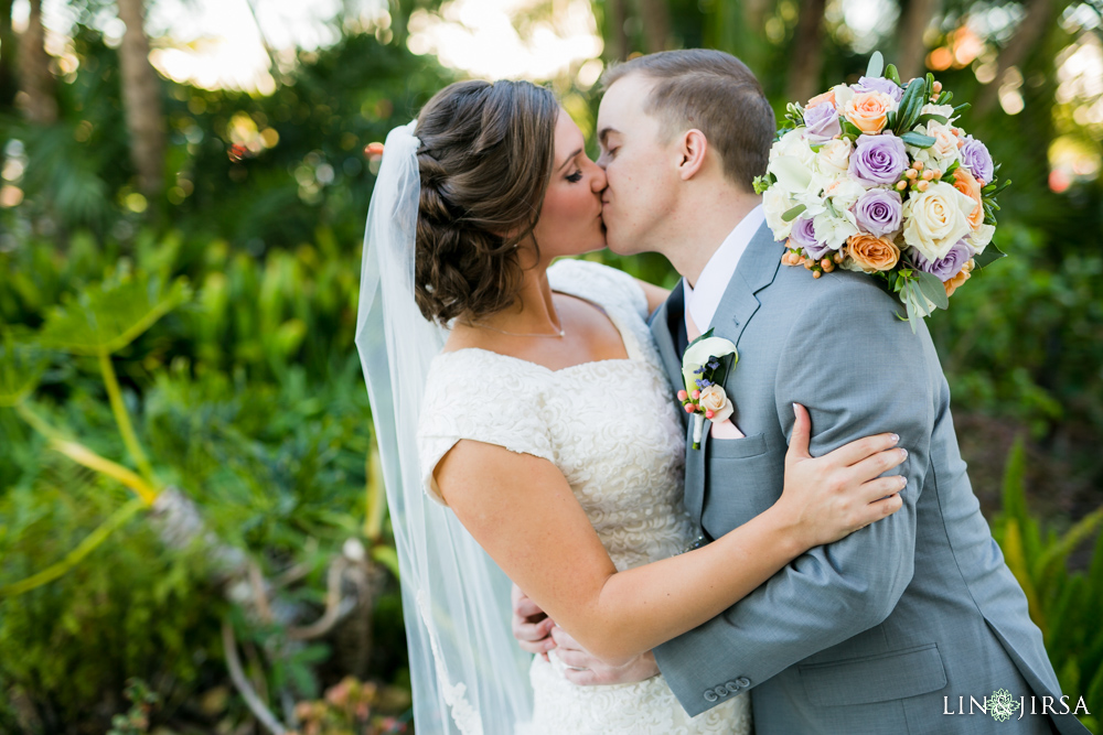 Allie and Brad kissing